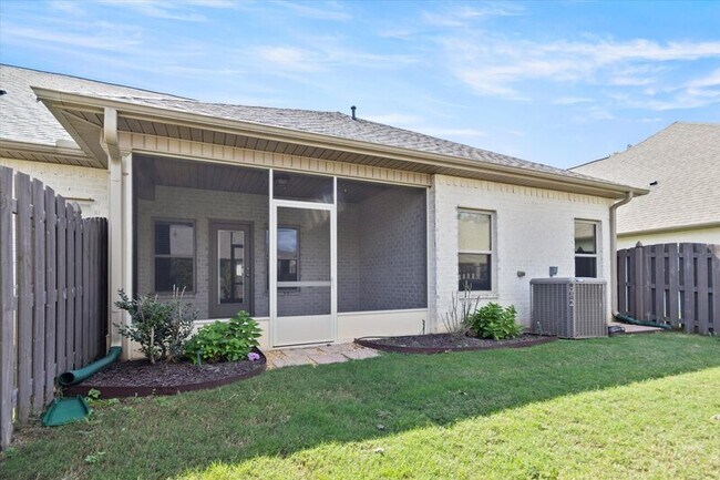 Building Photo - 706 Spritz Dr SW