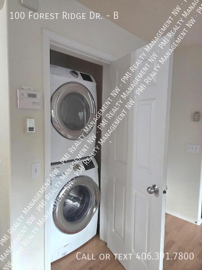 Foto del edificio - 100 Forest Ridge Dr