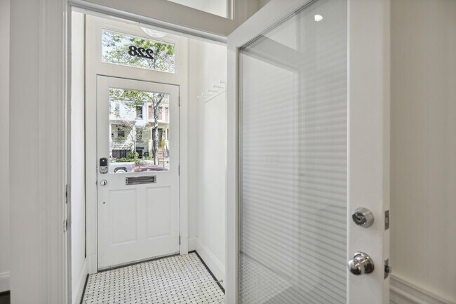 Foto del edificio - Available Now! // 3 Bedroom 2.5 Bathroom T...