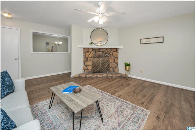 Foto del edificio - 1210 Patton Creek Ln