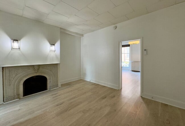 Building Photo - 807 Park Ave