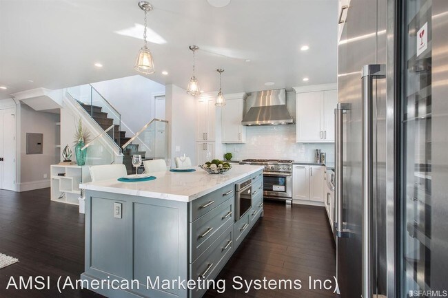 Foto del edificio - 3 br, 3 bath House - 590 Lombard Street