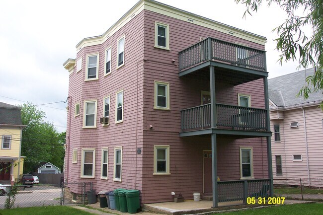 Building Photo - 17 Union St