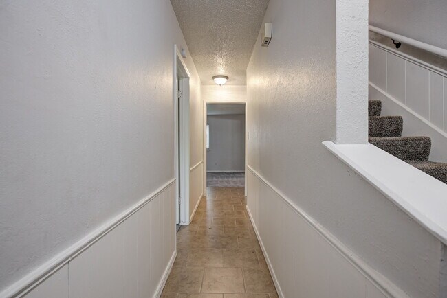 Building Photo - 1707 Ridgemont Cir