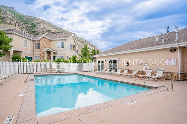 Foto del edificio - 1145 Canyon Meadow Dr