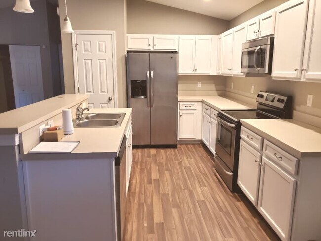 Building Photo - 3 br, 2 bath House - 4000 Almond Ave