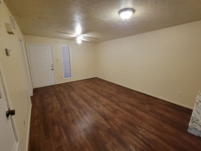 Foto del edificio - College Station - 2 bedroom - 1.5 Bath dow...