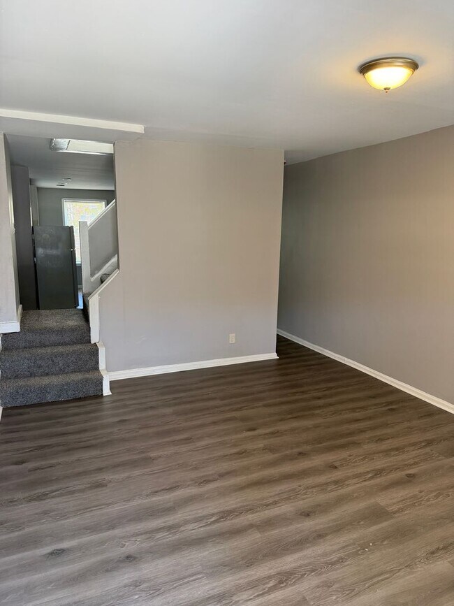 Foto del edificio - Two-Bedroom Home in Baltimore