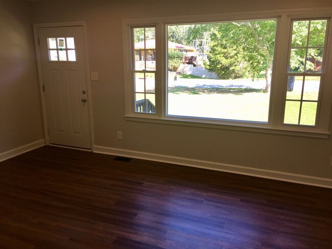 Building Photo - 206 Puller Dr