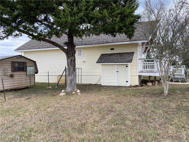 Building Photo - 472 High Grove Rd