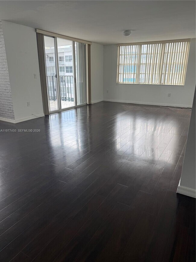 Foto del edificio - 2750 NE 183rd St