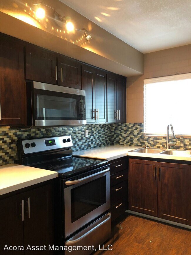 Foto del edificio - 4435-4436 N 8th Ave