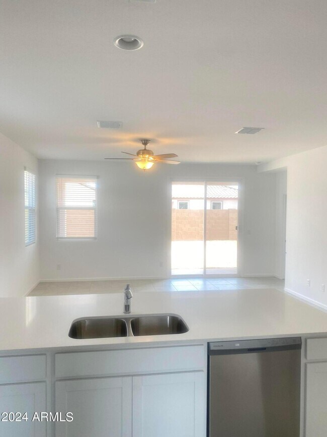 Building Photo - 3240 Juniper Cyn Dr