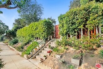 Building Photo - 2225 Montana Ave