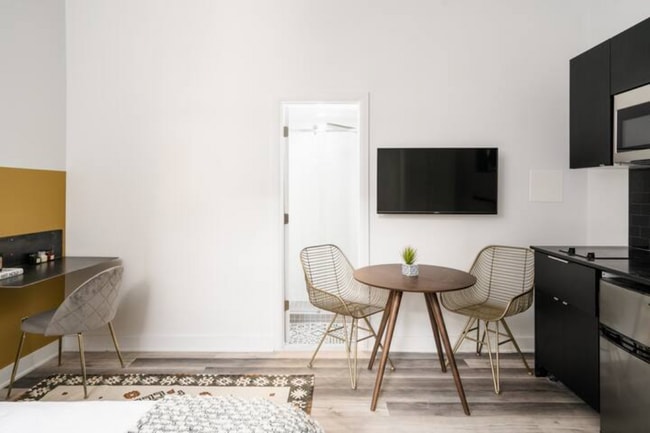 Building Photo - 2020 R. Saint-Denis