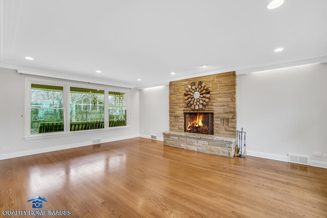 Building Photo - 335 Brookside Ln