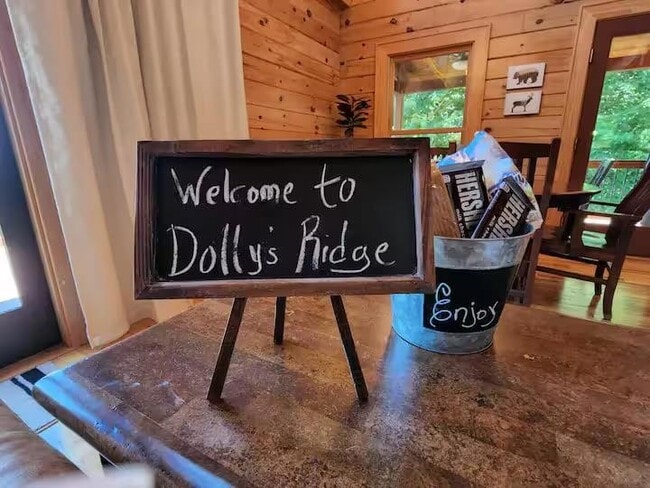 Foto del edificio - 966 Gibson Rd