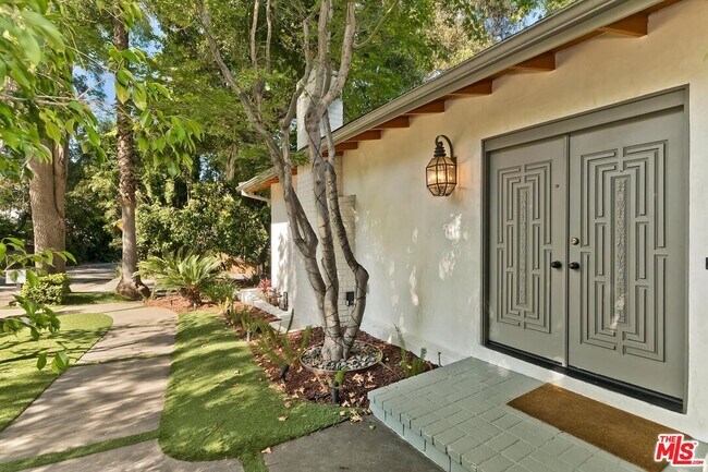 Building Photo - 7586 Woodrow Wilson Dr
