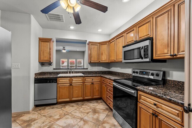 Building Photo - Silverado Trail 584/588