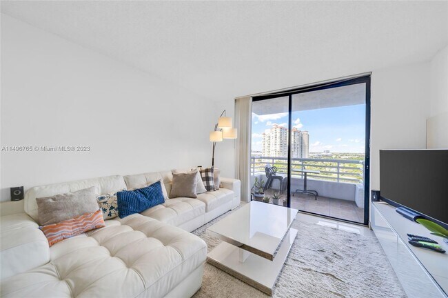 Foto del edificio - 3300 NE 192nd St
