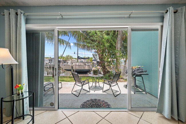 Building Photo - 96 Aqua Ra Dr