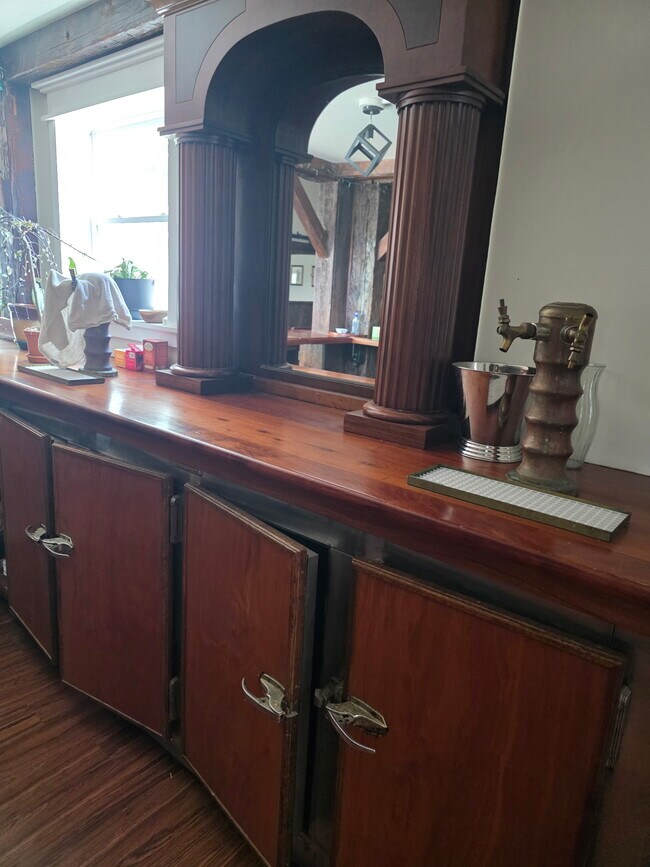 Barra de cocina - 2027 Slaterville Rd