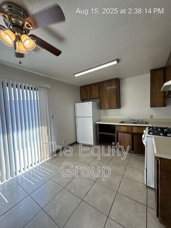 Foto del edificio - 10700 Railroad Ave