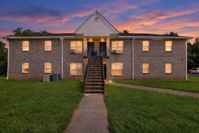 Building Photo - Hillcrest Estates