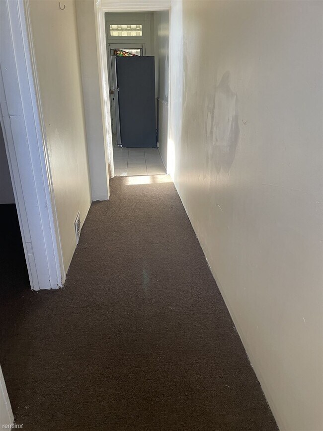 Building Photo - 4 br, 1 bath Duplex - 9 Plough Street