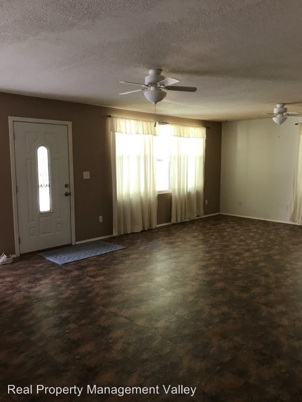 Building Photo - 978 Hanna Dr