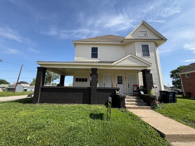 1702 S E St
