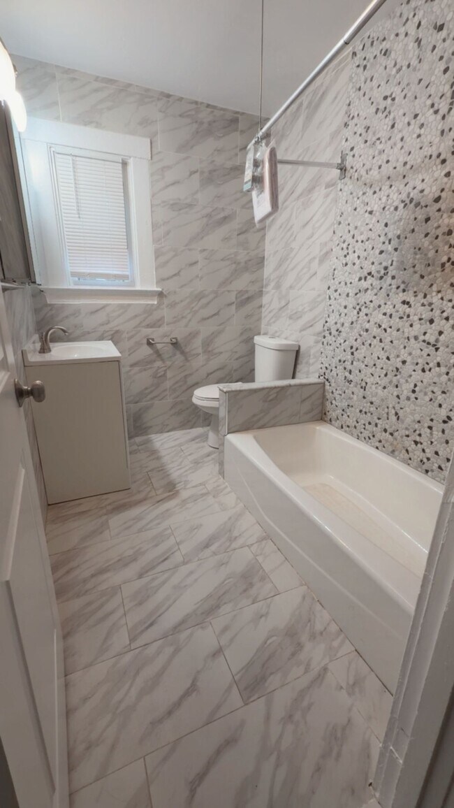 Foto del edificio - 38 Glen Rd