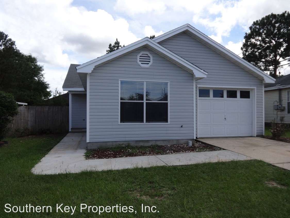 Primary Photo - 410 Apple Dr