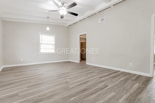 Foto del edificio - 4121 Calhoun Dr