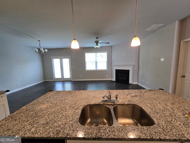 Building Photo - 121 Valimar Dr