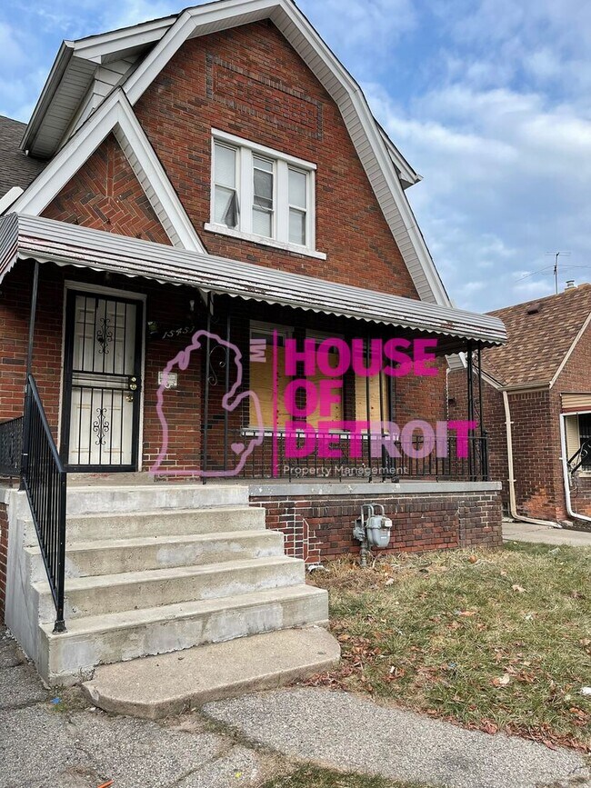 Building Photo - 5 BEDROOM | 2 BATH | FREE PRESCREEN