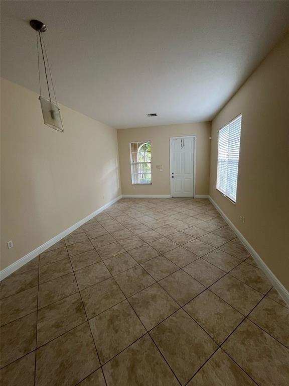 Building Photo - 6965 Julia Gardens Dr
