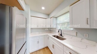 Building Photo - 216 9th St S