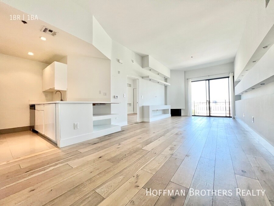 Foto principal - 8811 Burton Way