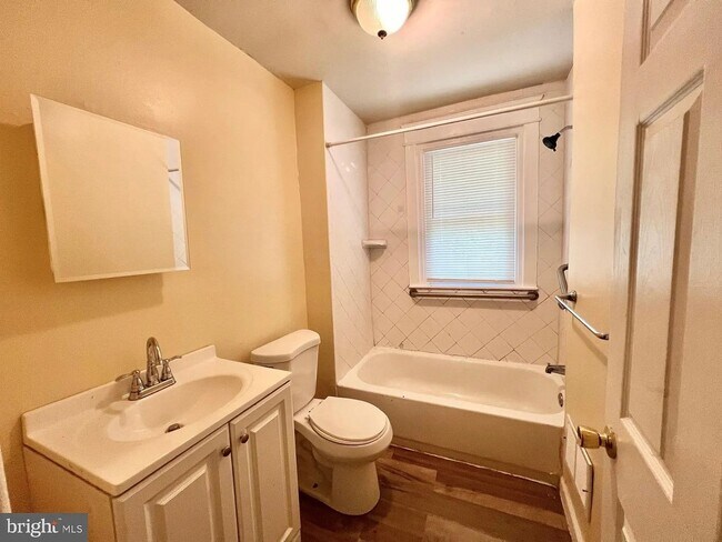 Foto del edificio - Charming 4BR House in Claymont