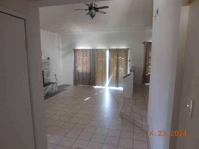 Building Photo - 400 Tepatitlan Ct