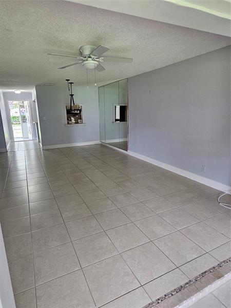Foto del edificio - 1140 NW 85th Ave