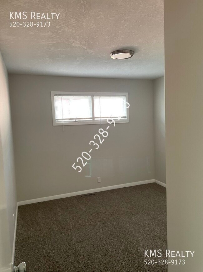 Building Photo - 4760 Reinhardt Dr