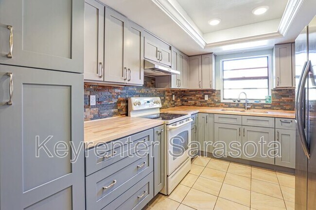 Foto del edificio - 1403 56th St W