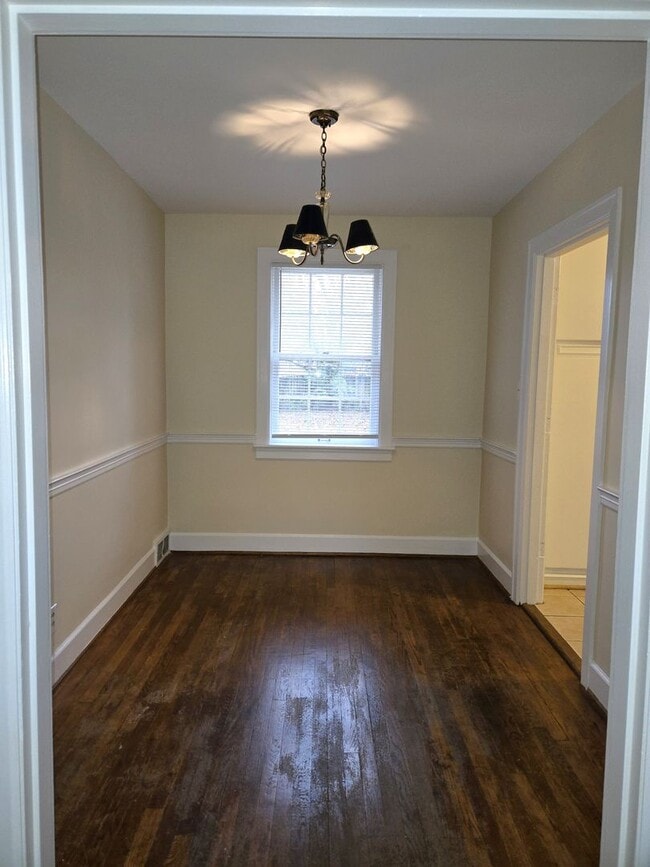 Building Photo - Beautiful Meadowthorpe Subdivision!   251120