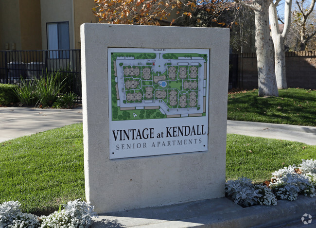 Foto del edificio - Vintage At Kendall Senior Apartments 55+