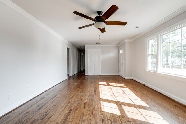 Building Photo - 3 Bedroom Rancher in Chesterfield! ***Avai...