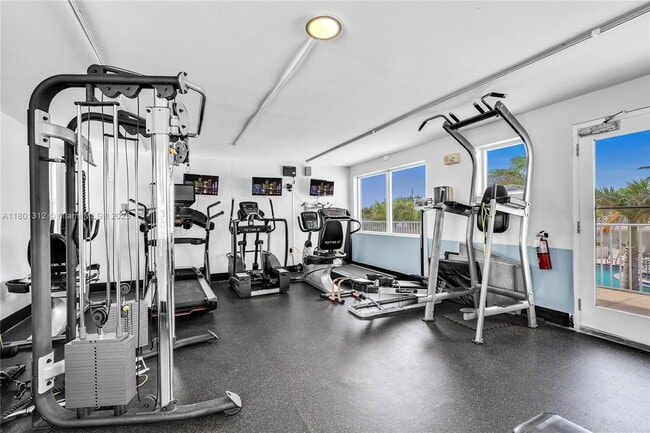 Foto del edificio - 4747 Collins Ave
