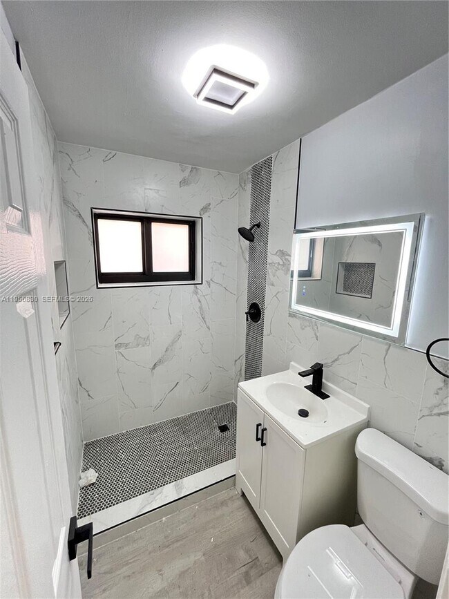 Foto del edificio - 883 NE 39th St