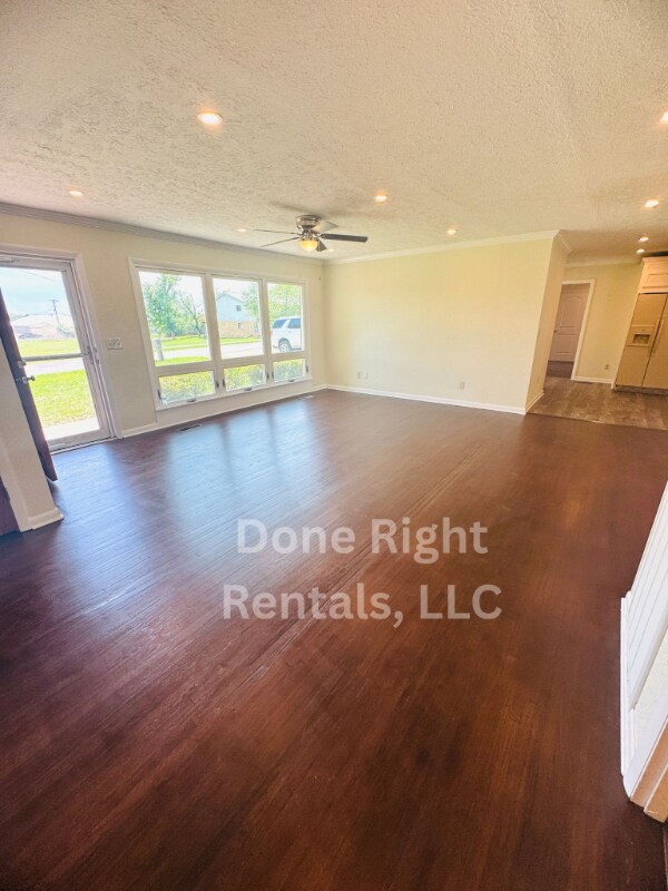 Building Photo - 388 E Noel Dr